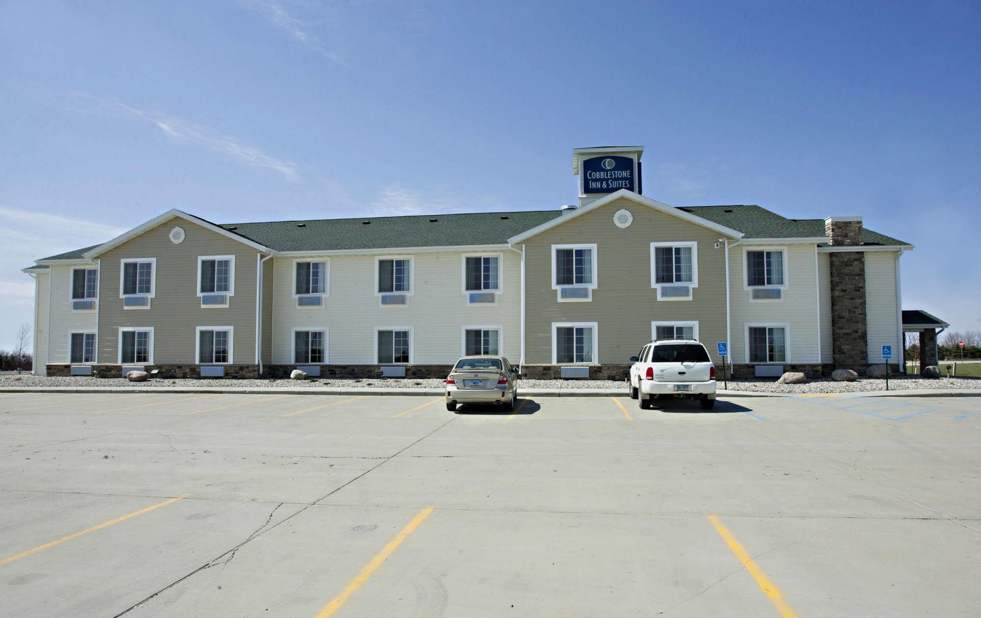 Cobblestone Inn & Suites - Langdon Eksteriør billede