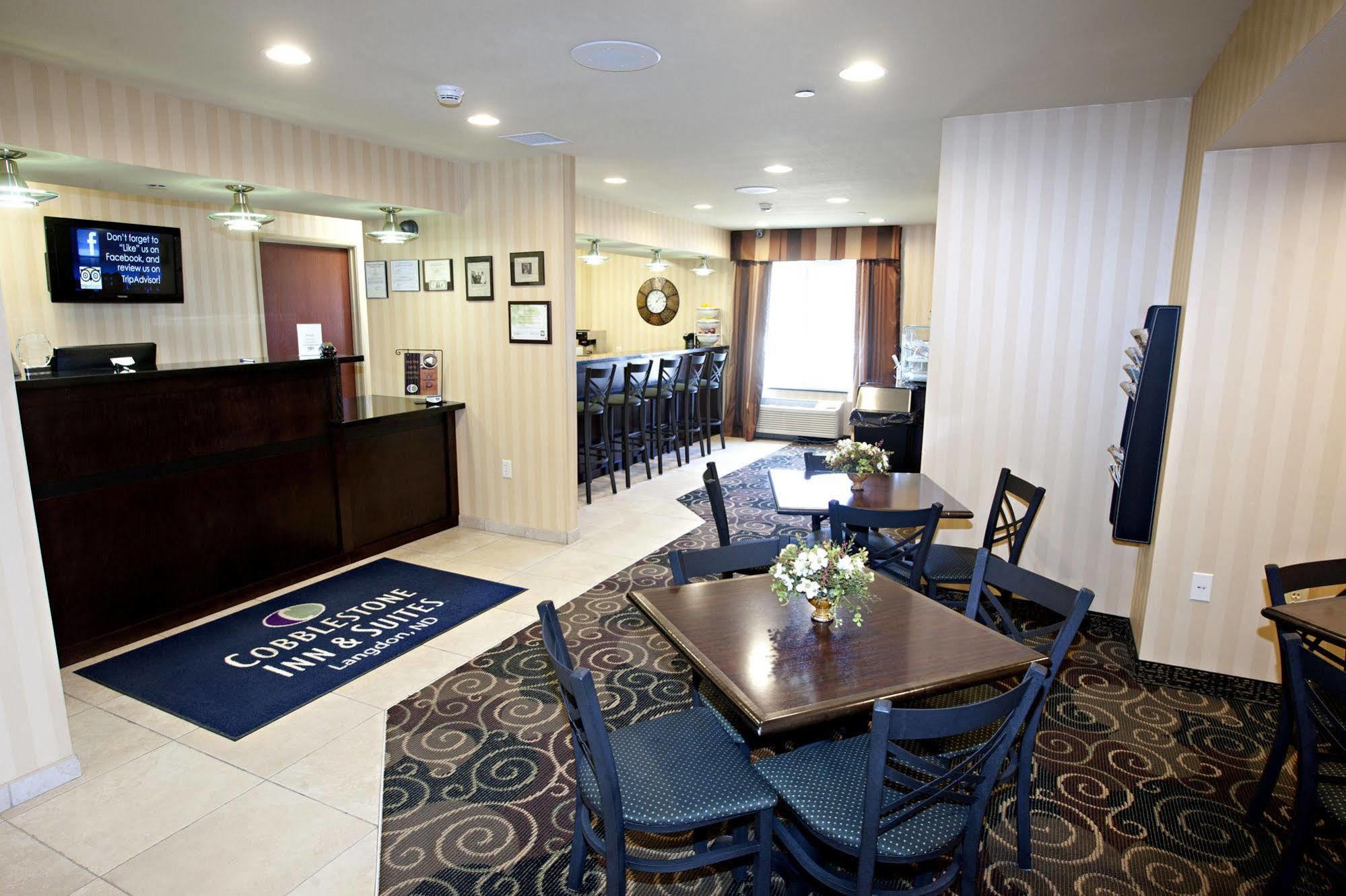 Cobblestone Inn & Suites - Langdon Eksteriør billede